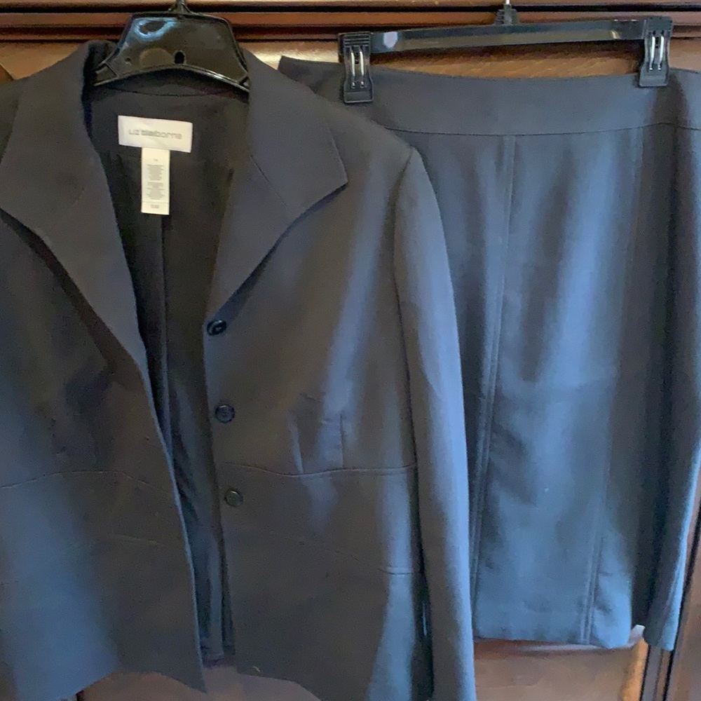 2-piece women’s suit